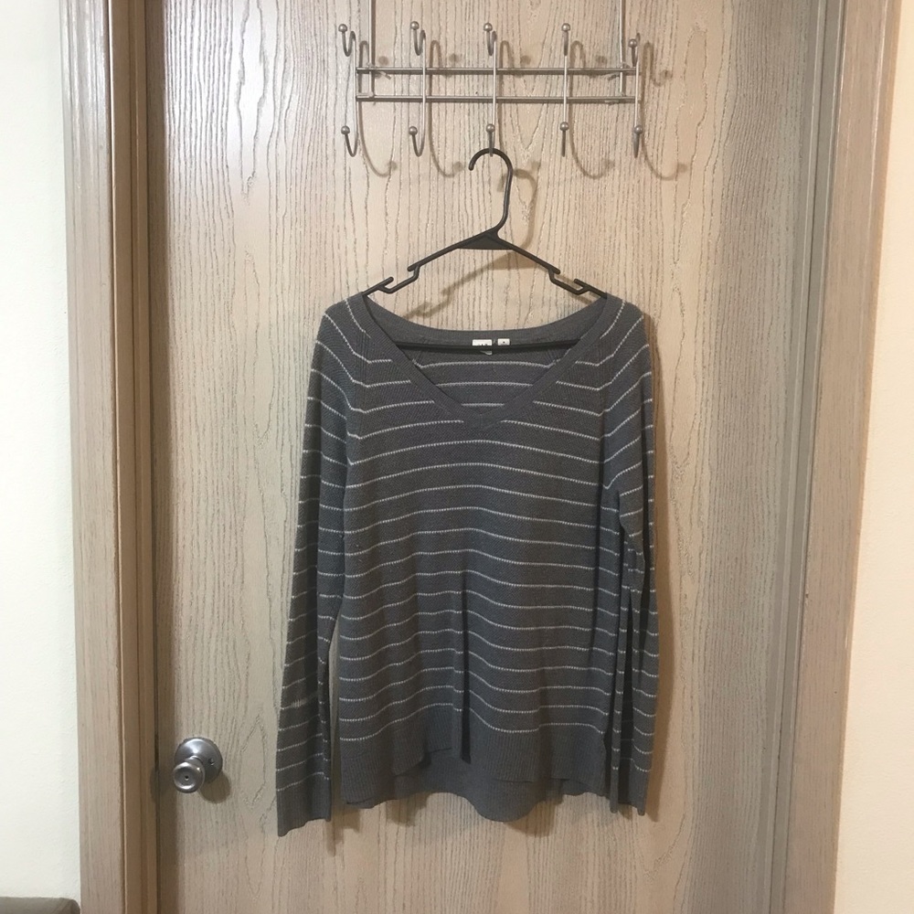 Gap Gray Sweater with White Stripes size Medium
